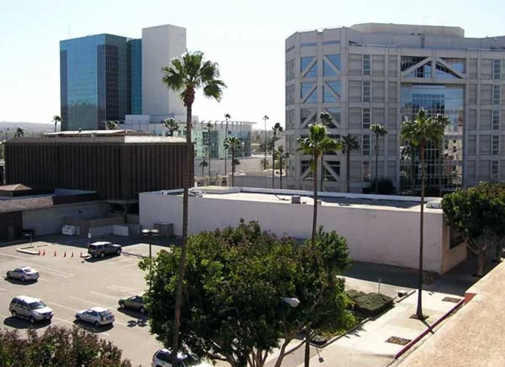 Jan. 2007 – Overview of Regency Tower site (pre-demolition) (RXSQ)