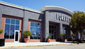 Aug. 2013 - Forever 21 in the former Borders Books building at Riverside Plaza (RXSQ)