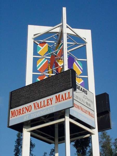 2003 – Freeway signage for Moreno Valley Mall (RXSQ)