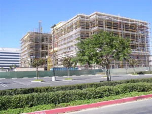 2006 - More offices under construction at Ontario Center (RXSQ)