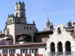 2004 - The eclectic Mission Inn
anchors downtown's renaissance (RXSQ)