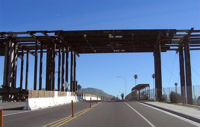 2005 - Connector ramp to westbound 91 under construction above Spruce Street bridge (RXSQ)