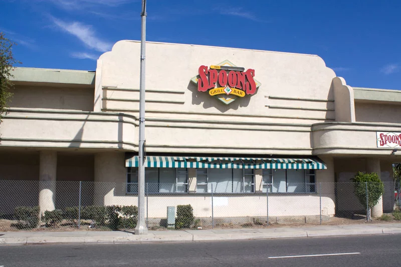 2011 - A vacant Spoons restaurant (RXSQ)
