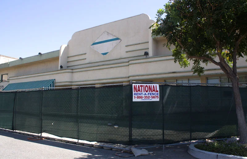 2013 - Former Spoons / Riverside National Bank awaiting demolition (RXSQ)